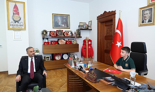 Başkan Hanifi Toptaş, 23 Nisan’da koltuğunu minik Halil Sami’ye devretti!