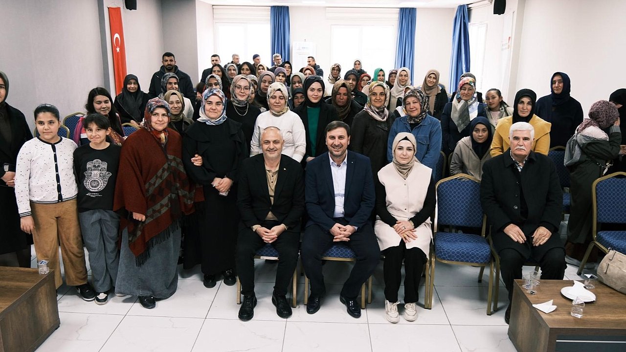 Büyükşehir’in “Aile İçi İletişim” Söyleşisi Andırın’da Yoğun İlgi Gördü!