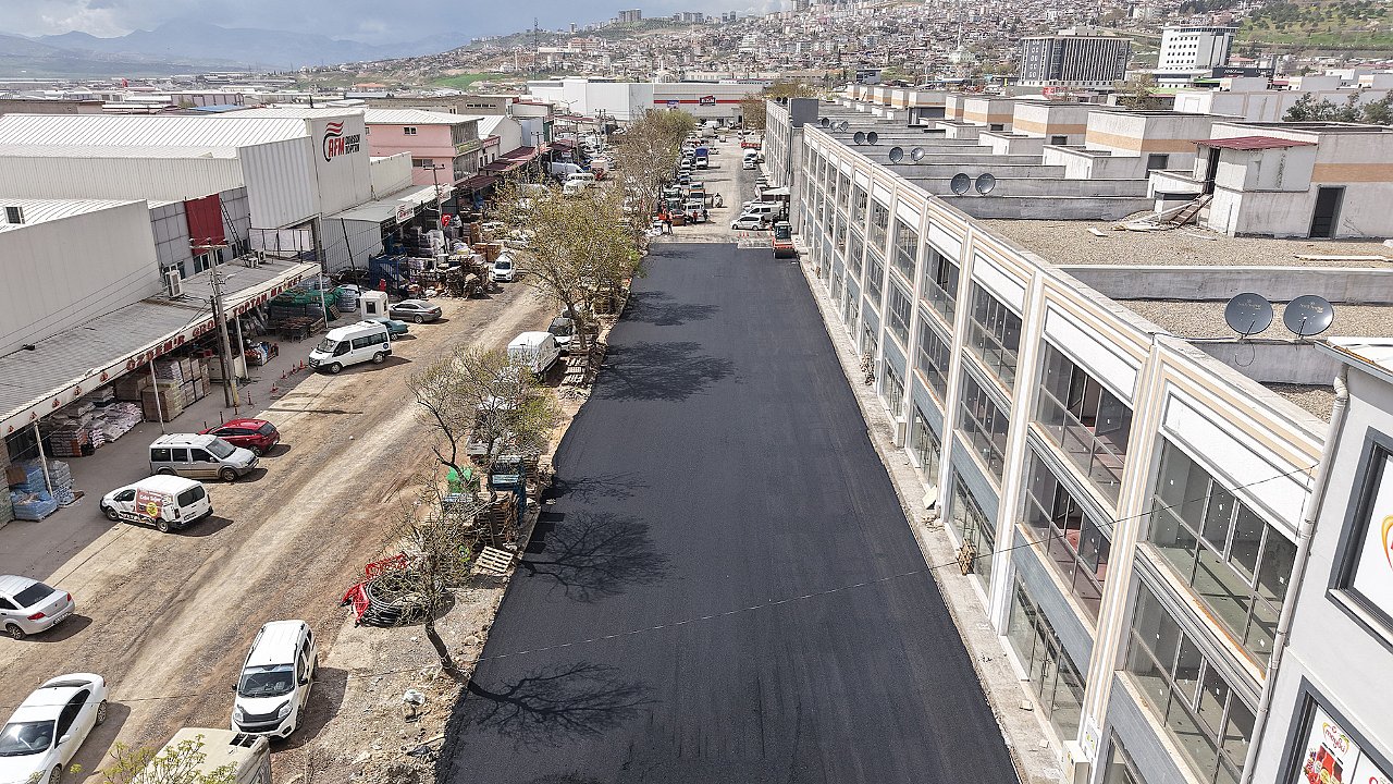 Büyükşehir, Toptancılar Sitesinde Asfalt Çalışmasını Sürdürüyor