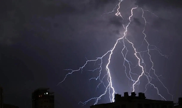 Diyarbakır’da Yıldırım Faciası: Okul Bahçesinde 2 Çocuk Hayatını Kaybetti!