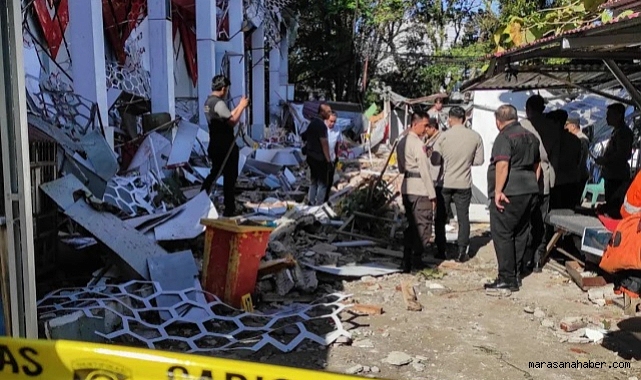 Endonezya'da 7,4 büyüklüğünde deprem!