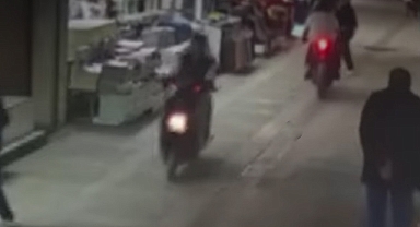 Kahramanmaraş’ta Kapalı Çarşı’ya Motosikletle girdi, yetmedi yayaya çarpıp kaçtı!