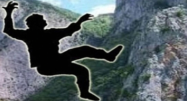 Kahramanmaraş’ta kayalıklardan düştü öldü!