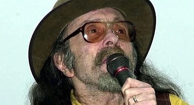 Cem Karaca Kimdir? Efsane Sanatçının Hayat Hikayesi