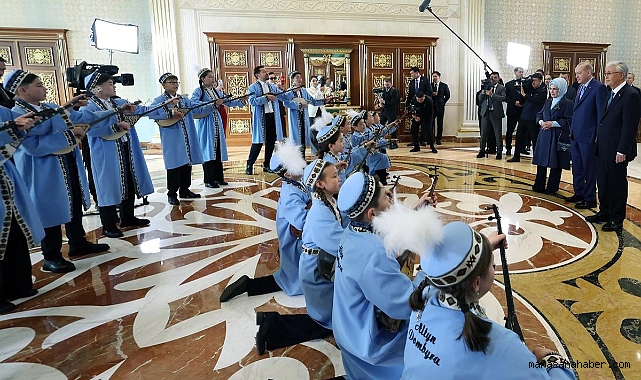 Cumhurbaşkanı Erdoğan’a Astana’da “Dombra” Sürprizi!