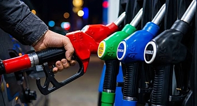 Akaryakıtta İndirim Dalgası Sürüyor: Motorinin Ardından Sıra Benzinde!