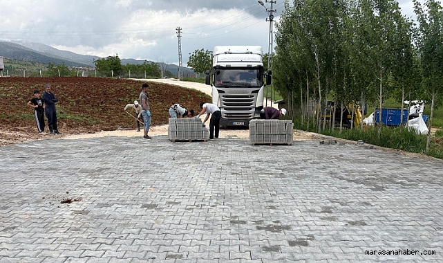 Büyükşehir’den Çağlayancerit Kırsalına 3 Bin Metrekarelik Kilit Parke!