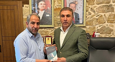 Kahramanmaraş'ta Balıkçılık Serüvenini Anlatan Kitap Büyükşehir Belediyesi’ne Takdim Edildi!