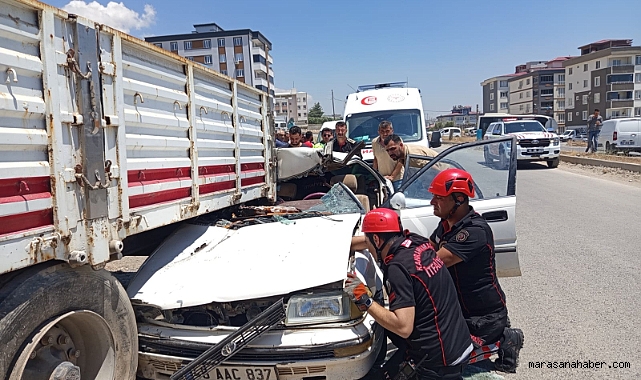Kahramanmaraş’ta Feci Kaza: Otomobil Kamyon Dorsesine Saplandı, 2 Yaralı
