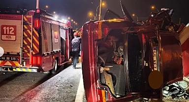 Kahramanmaraş’ta Kontrolden Çıkan Araç Bariyerlere Çarptı, 2 Yaralı