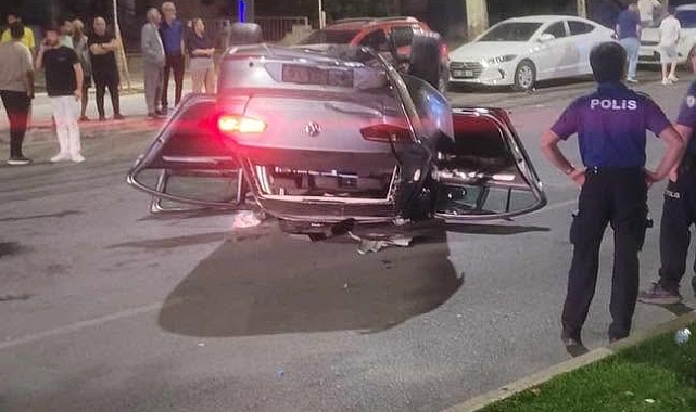 Kahramanmaraş'ta Makas Atarak Yarışan Otomobiller kaza yaptı!