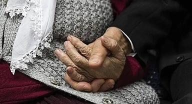 Kahramanmaraş’ta Yarım Asırlık Sevda Mezarda da Ayrılmadı! Yaşlı çift ardı ardına can verdi