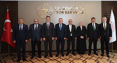 Ak Parti Kahramanmaraş Heyeti Gençlik ve Spor Bakanı Bak ile Bir Araya Geldi!