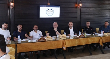 Başkan Akpınar Güreşçilerle Yalnız Ardıç Tesislerinde Bir Araya Geldi
