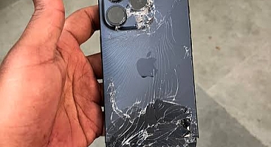 Binlerce Liralık iPhone'ları Kendi Elleriyle Parçalıyorlar