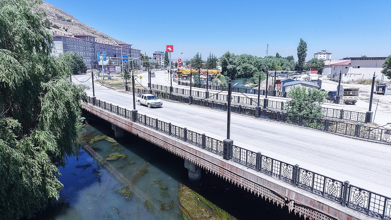 Elbistan’daki Köprüler Büyükşehir’in Dokunuşuyla Yenileniyor!
