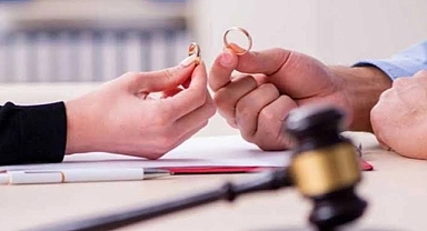 Kağıt Üzerinde Boşandı, Aynı Evde Yaşamaya Devam Etti! Yargıtay'dan Emsal Karar