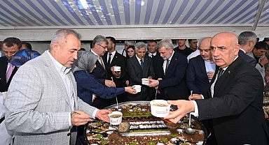 Kahramanmaraş Büyükşehir, Binlerce Vatandaşı Aşure Bereketinde Buluşturdu!