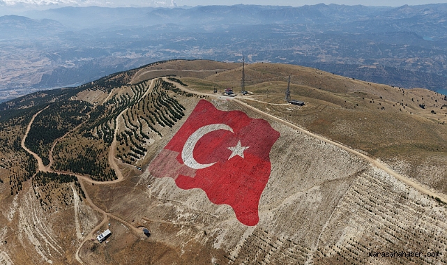 Kahramanmaraş'ın Zirvesindeki Dev Türk Bayrağı yeniden canlandı!