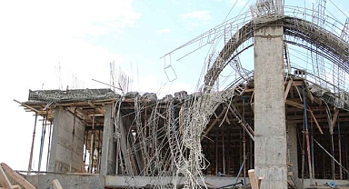 Kahramanmaraş'ta Facianın Eşiğinden Dönüldü! İnşaatta İskele Çöktü, 4 İşçi Yaralandı