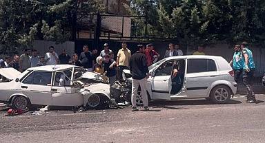 Kahramanmaraş'ta Kuzey Çevre Yolu'nda Feci Kaza! İki Otomobil Çarpıştı, 2 Yaralı