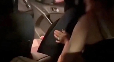 Oto parkta araç içinde fuhuş yaparken yakalandılar apar topar kaçtılar!