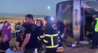 Yolcu Otobüsü Şarampole Devrildi! 46 Kişi Yaralandı
